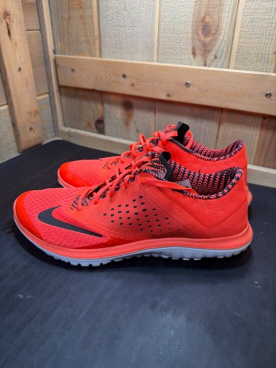 Nike FS Lite Run 4 Mens Bright Crimson Orange Running Shoes Size 11 US 45 EU Y2K
